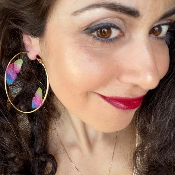 🆕🦋 🌈 Rainbow Butterfly Hoop Earrings - Picture 9 of 10